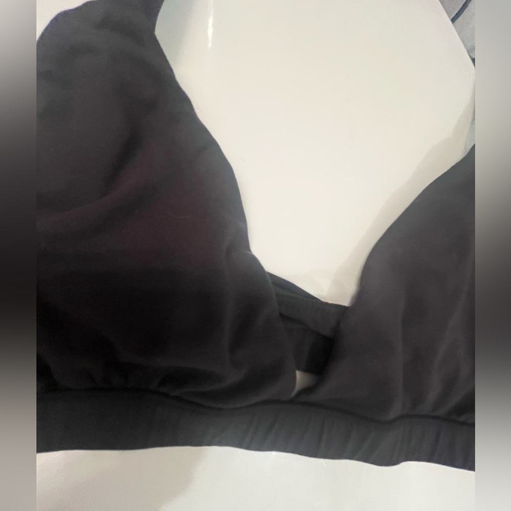 SKIMS FITS EVERYBODY TRIANGLE BRA Onyx Black Size M - Picture 8 of 9